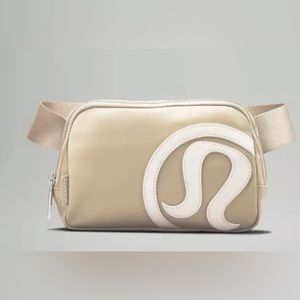 🔥NWT🔥 Lululemon Trench/White Opal Everywhere Belt Bag 1L